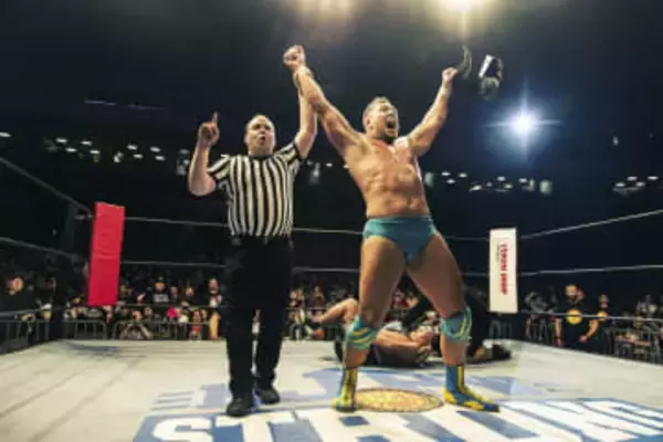 【新日本】米初上陸のボルチンが石井との激闘制しＳＴＲＯＮＧ無差別級王座奪取