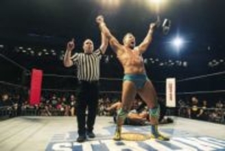 【新日本】米初上陸のボルチンが石井との激闘制しＳＴＲＯＮＧ無差別級王座奪取