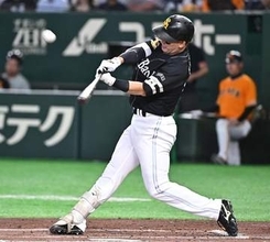 【ソフトバンク】栗原陵矢もう１５発！　王会長「ボール球を振らない」「どっしりしている」