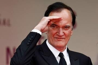 タランティーノ監督　新作映画と連動した小説を発表　読者を「驚かせ、楽しませる」