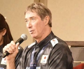 【バレーボール】ロス五輪のメダルへ　ティリ監督は経験値を重視　どの大会も「表彰台に乗る」