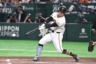 【巨人】佐々木俊輔「坂本勇人300号」のウラで見せていた〝先輩譲り〟の俯瞰力