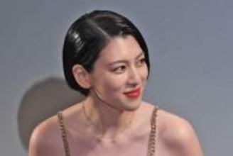 三吉彩花〝背中タトゥー〟による仕事への影響有無　業界関係者が指摘
