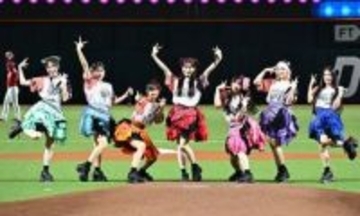 【ソフトバンク】ＣＡＮＤＹ　ＴＵＮＥが「倍倍ＦＩＧＨＴ！」＆始球式「次はライブができたら…」