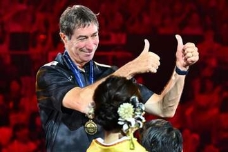 【バレーボール】ティリ監督　５戦連続ストレート勝利で笑顔「一番大変なのはオマーンだった」