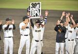 「【巨人】坂本勇人が延長１２回逆転サヨナラ３ラン　３００号到達「まだまだ打つつもりで頑張ってる」」の画像1