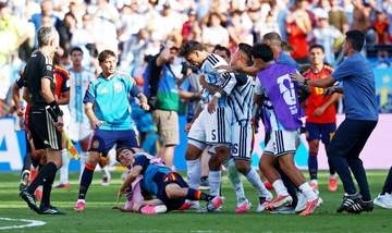 【北中米Ｗ杯】試合後にパレデス暴走　指揮官も慌てて引き離す　ルーニー氏「実に情けない」