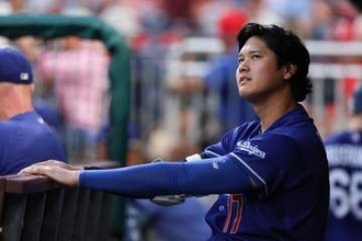 大谷翔平にあわや大惨事…右肘にキックした同僚に地元紙警鐘「もっと注意を払う必要がある」