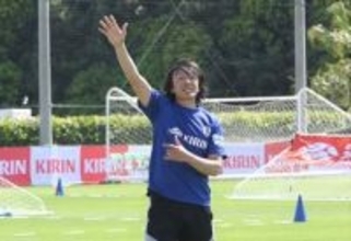 中村俊輔コーチ　ウオーキングフットボールイベント参加「スピードが出ないからこそ…」