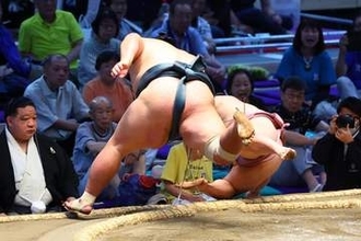 【大相撲】炎鵬　軍配差し違えで３敗目　前日に左腕を痛めるも「全然大丈夫です」