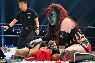 【スターダム】鈴季すず ノーDQで刀羅ナツコ粉砕しワールド王座防衛！　大乱戦後にまさかの〝絆〟