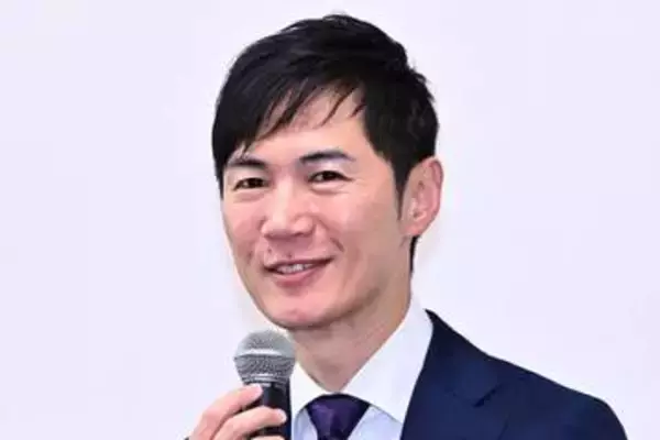 「石丸伸二氏がサンタコスプレでABEMA出演物議　元側近「本人がどうしたいのか分からない」」の画像