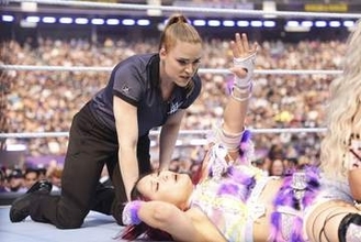 【ＷＷＥ】イヨ・スカイ　惜しくも女子世界王座奪回ならず！観衆大声援も王者リブの必殺技くらう