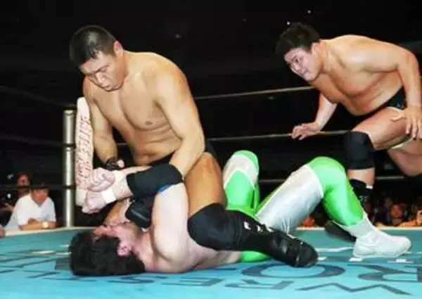 三沢光晴 vs 小川直也　2001年一度きりの刺激的対決　パートナー力皇猛が奮闘も…対抗戦が終焉した背景