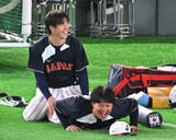 「【ＷＢＣ】阪神・森下翔太＆広島・小園海斗　井端チルドレンに〝パンツの絆〟」の画像1