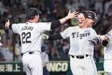 「【阪神】球団史上初の７点差サヨナラ逆転劇　藤川監督も「びっくりするようなゲーム」」の画像1