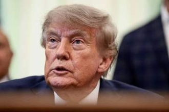 トランプ大統領が新たな茶髪ヘアを披露し人々に衝撃「ピアース・ブロスナンみたい」