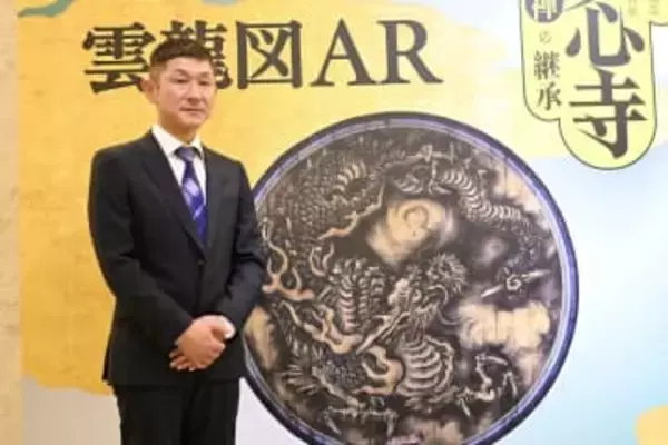 笑い飯・哲夫　美術館で漫才について語る「Ｍ―１グランプリが中興の祖」