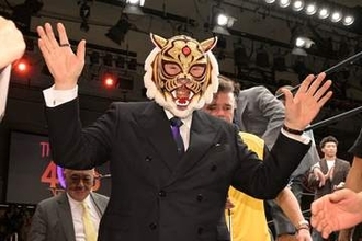【ストロングスタイル】初代タイガーがリングであいさつ「猪木さんとともに総合格闘技は育った」