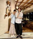 「園山真希絵はお揃いのキティちゃんＴシャツ着て婚姻届提出していた！夫妻でデザイナーに感謝」の画像1