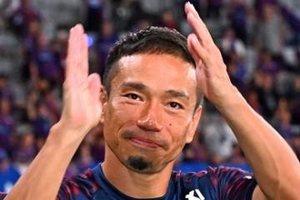 右膝靱帯損傷の長友佑都　石川直宏氏の熱きエールに妻・平愛梨反応「メッセージ読んで泣けてきた」