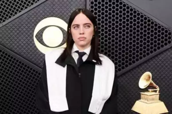 ビリー・アイリッシュ　ジャスティン・ビーバーのステージに上げられて感涙