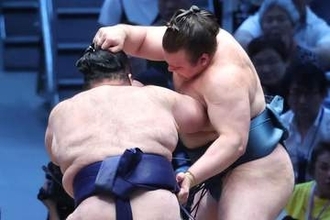【大相撲】安青錦は豪ノ山のまげつかんでいた？　尾上審判長「そんな感じには見えなかった」