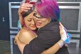 「【ＷＷＥ】アスカ　イヨ・スカイと〝別れ〟の抱擁「わしの後継者を探しとったんや」」の画像1