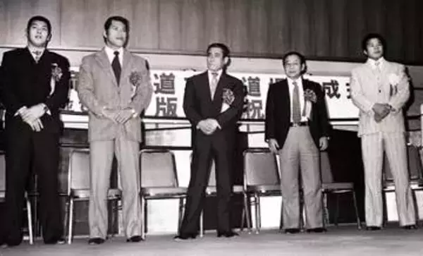 「最強」謳う猪木を狙った黒ずくめ集団　安藤昇組長仲介で「寛水流空手」設立の舞台裏