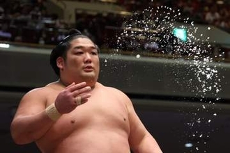 【大相撲】尊富士が勝ち越し＆２敗キープ　新小結義ノ富士に対抗心「とても刺激になっている」
