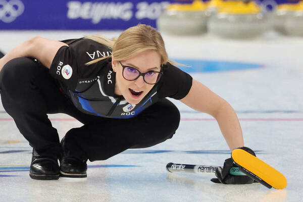 カーリングで 二代目 メガネ先輩 が出現 ｓｎｓで話題 アラレちゃん かわいい 22年2月12日 エキサイトニュース