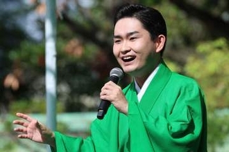 彩青が富岡八幡宮例大祭の奉納ステージで新曲「門前仲町の恋ざくら」歌唱