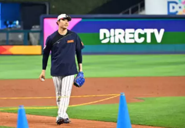 【ＷＢＣ】まずは一安心？　別便でマイアミ入りの松本裕樹が全体練習参加