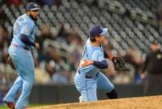 【ＭＬＢ】岡本和真とゲレロがあわや衝突　お見合いで割れる責任の所在「深追い」「声小さい」