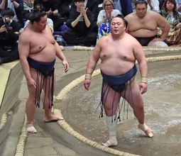 【大相撲】鉄人・玉鷲  10日目ようやく初日「長かったな…いい仕事をしたと思います」