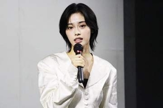 【桐生ボート・ＳＧメモリアル】安斉星来　始球式を前に投球フォーム披露「バレーボールをやっていたので…」
