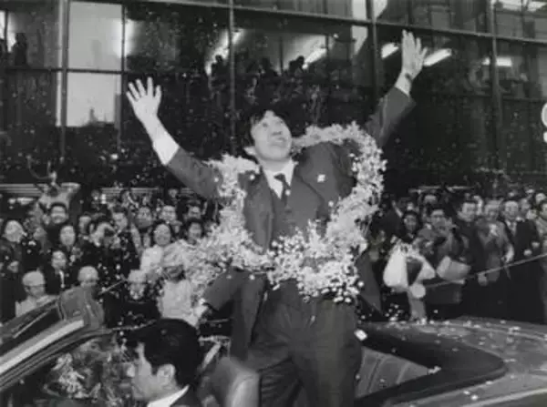 「これ本番ですか」「やっぱり青い」日本人初の宇宙飛行士・秋山豊寛さんが死去　８４歳