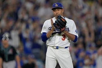 【ドジャース】守護神ディアスが珍ファッションで登場　ファンには不評「遠慮します」