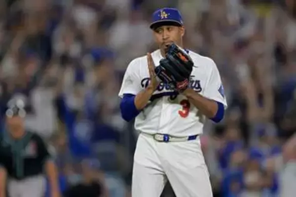 【ドジャース】守護神ディアスが珍ファッションで登場　ファンには不評「遠慮します」