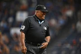 【ＭＬＢ】マイク切り忘れで球審の「Ｆワード」が球場に響き渡る＝米報道