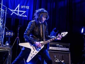 ４４ＭＡＧＮＵＭ・ＪＩＭＭＹの誕生日に〝元ローディー〟集結！