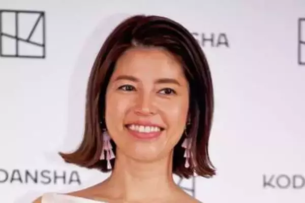 神田愛花　休養中の夫・バナナマン日村と都内お忍びデート　サングラスのレンズに映り込みか