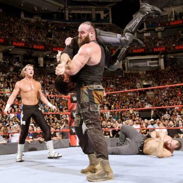 ｗｗｅ 巨獣 ストローマン ザ シールドに報復パワースラム 18年8月28日 エキサイトニュース