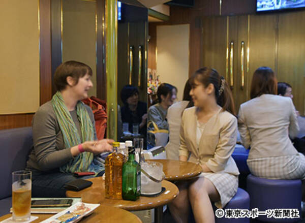 外国人も興味 ディープな日本文化 銀座スナック遊び 19年1月3日 エキサイトニュース