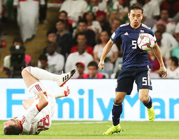 アジア杯 長友 巧妙な仕掛けでイランのエースｆｗアズムン完封 19年1月29日 エキサイトニュース