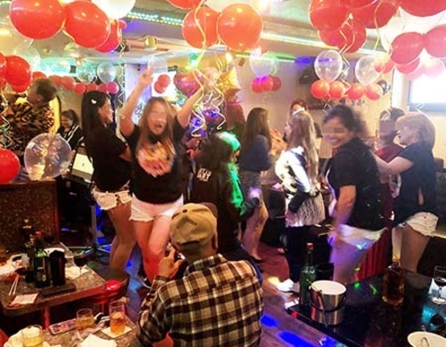 三密と濃厚接触が売りだから と愛好者 足立区のフィリピンパブでクラスター 2020年7月23日 エキサイトニュース