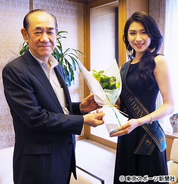 ミス・アース・ジャパン伊徳有加さんが日本赤十字社訪問