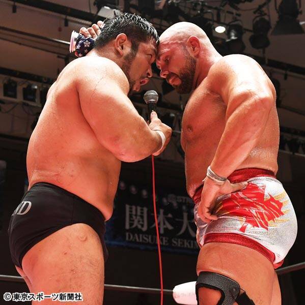 大日本プロレス初参戦のマイケル エルガンが関本大介をマットに沈める 試合後は抱擁 エキサイトニュース