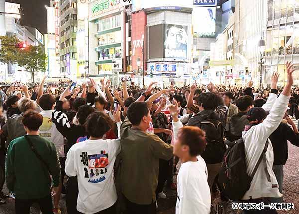 ラグビーｗ杯 涙の終戦 渋谷スクランブル交差点は３０分だけバカ騒ぎ 19年10月21日 エキサイトニュース