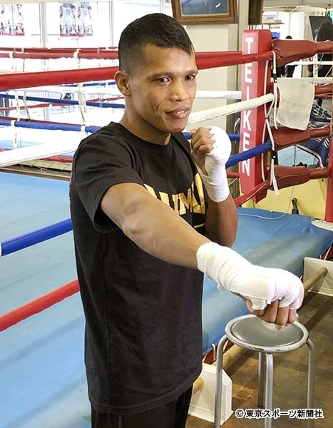 寺地拳四朗に挑むペタルコリンが公開練習